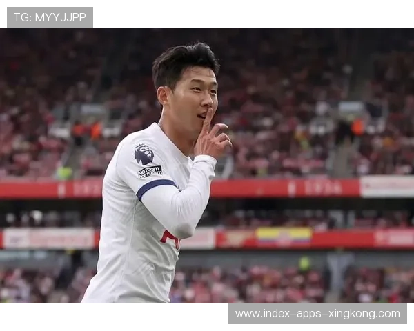 热刺孙兴慜禁区边缘抽射造就关键进球